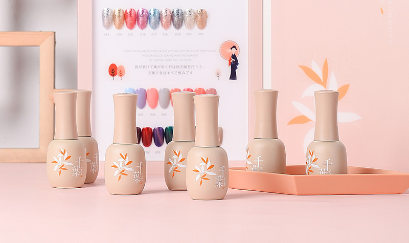 眾多品牌推出指甲油指尖上的世界 眾多品牌推出指甲油指尖上的世界