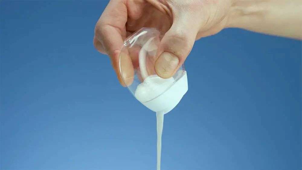 再也不用「擠牙膏」，高露潔換上的「潤滑劑」包裝，讓牙膏從此一滴不剩