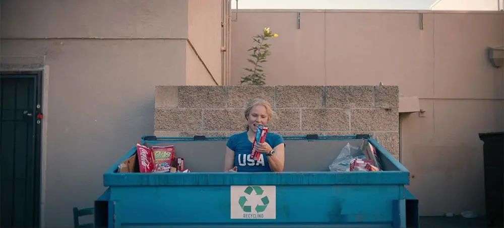 再也不用「擠牙膏」，高露潔換上的「潤滑劑」包裝，讓牙膏從此一滴不剩